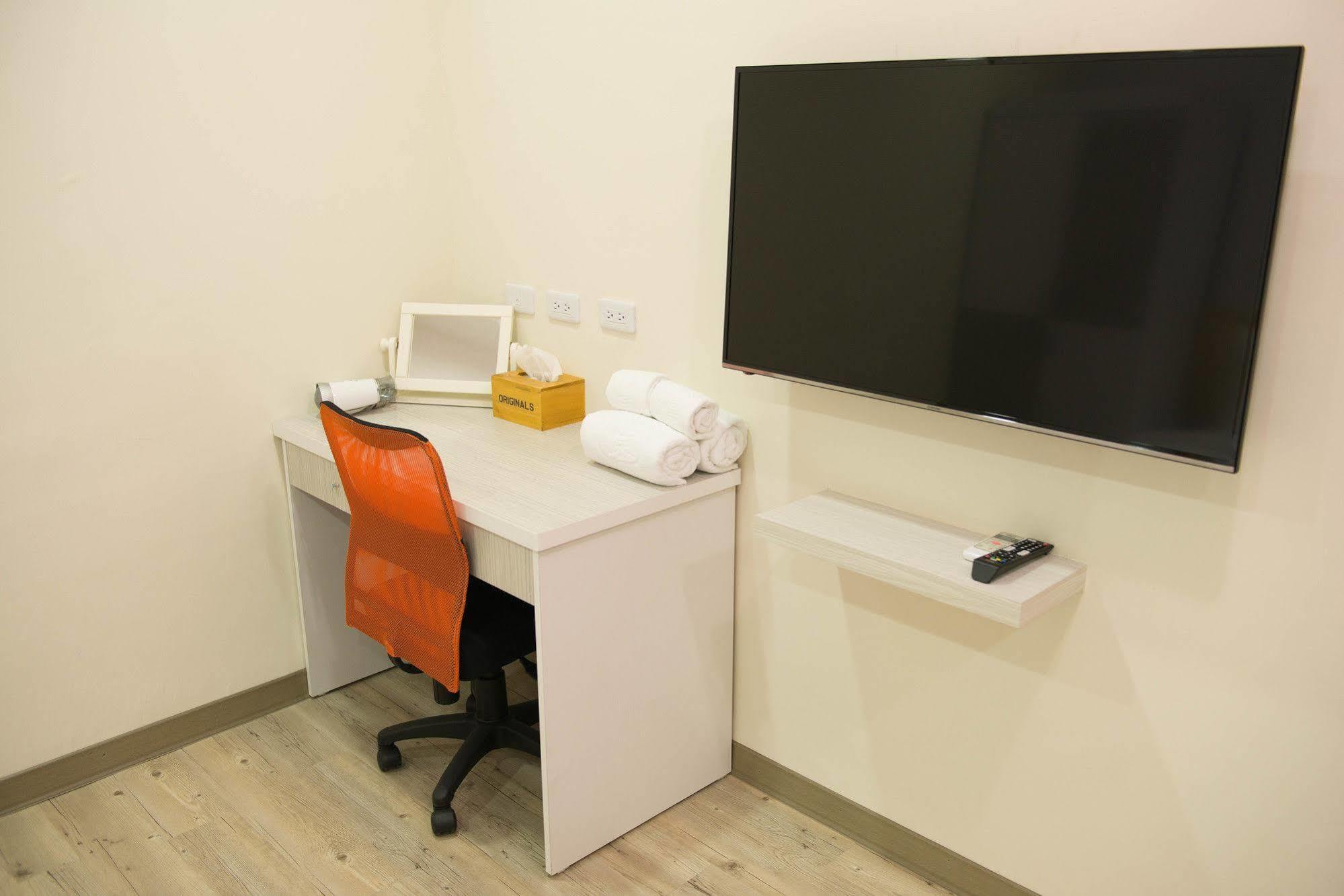 Didi House無人化自助入住#附車位有限須預約 Apartment Tainan Luaran gambar